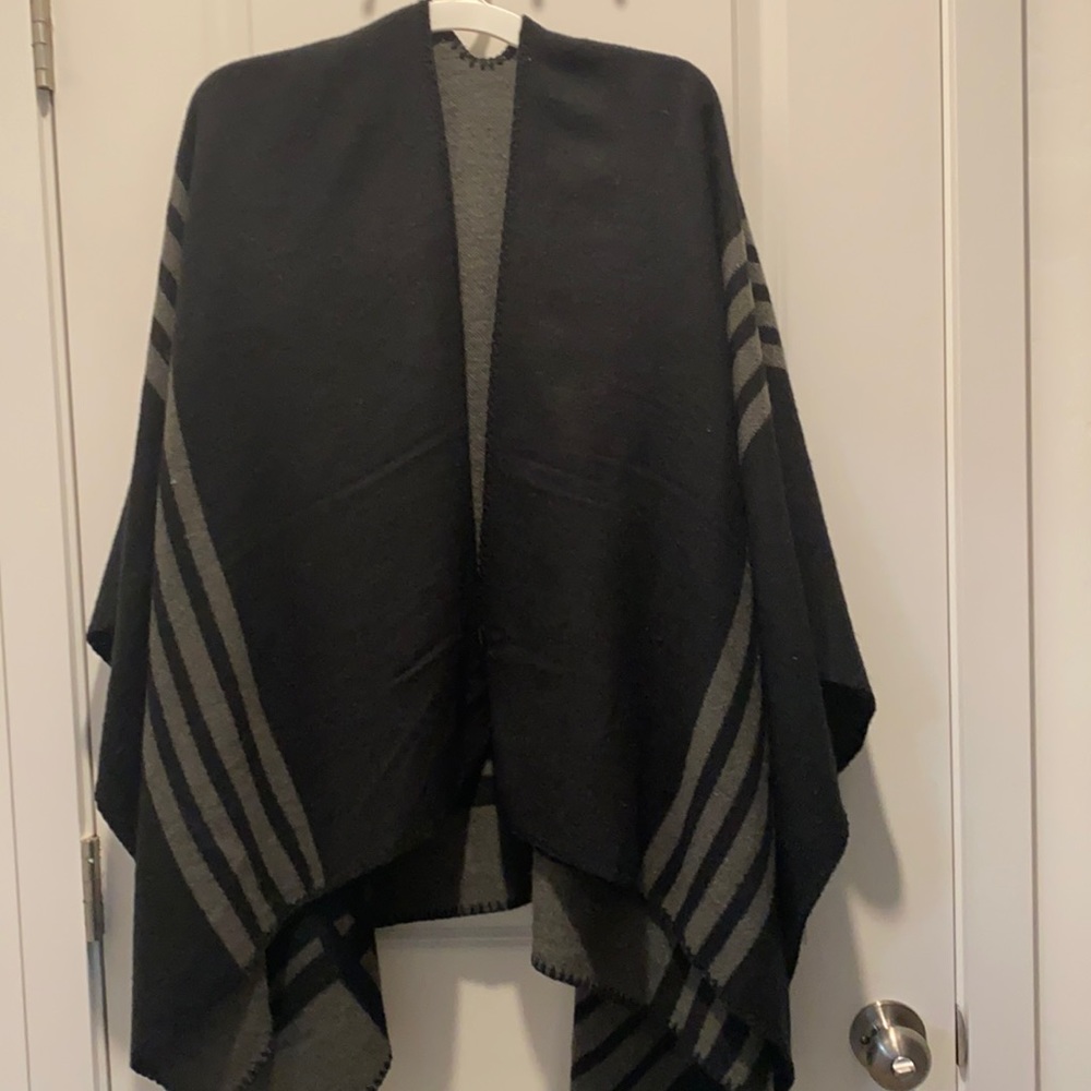 Poncho/ cape thing